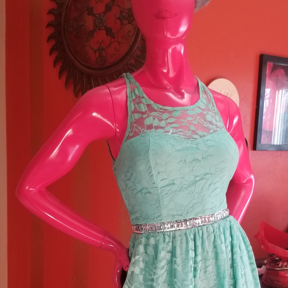 Lace dress - Picture 1 of 7